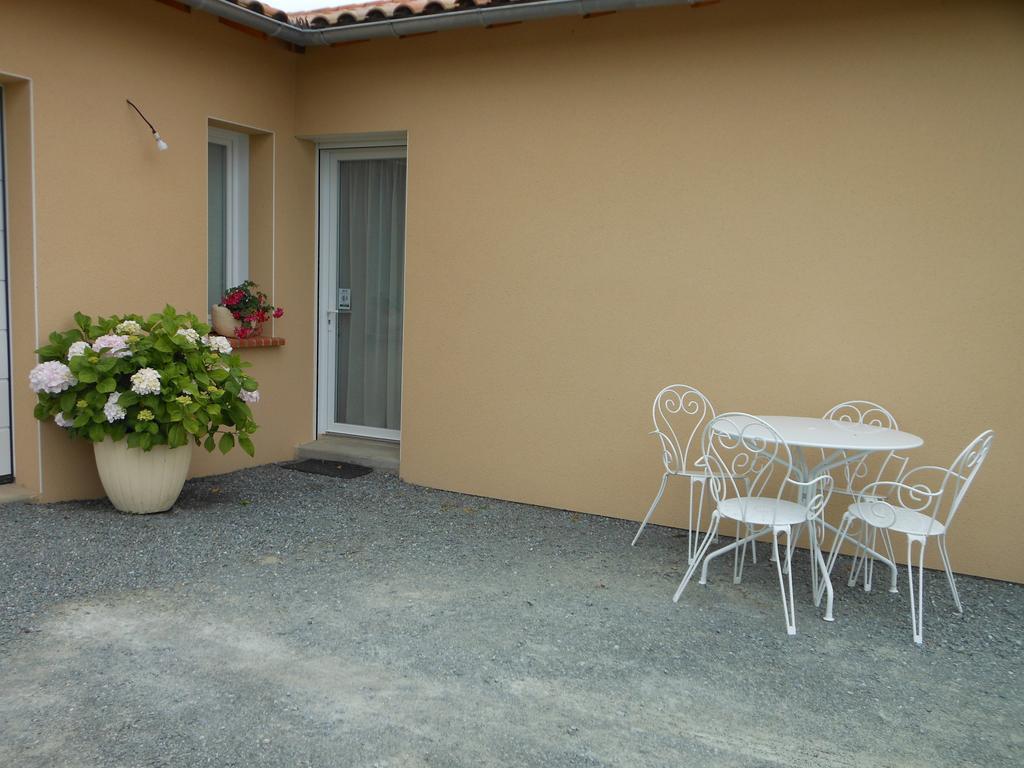 Chambre D'Hotes La Basse Gougeonniere Neuvy-en-Mauges Εξωτερικό φωτογραφία